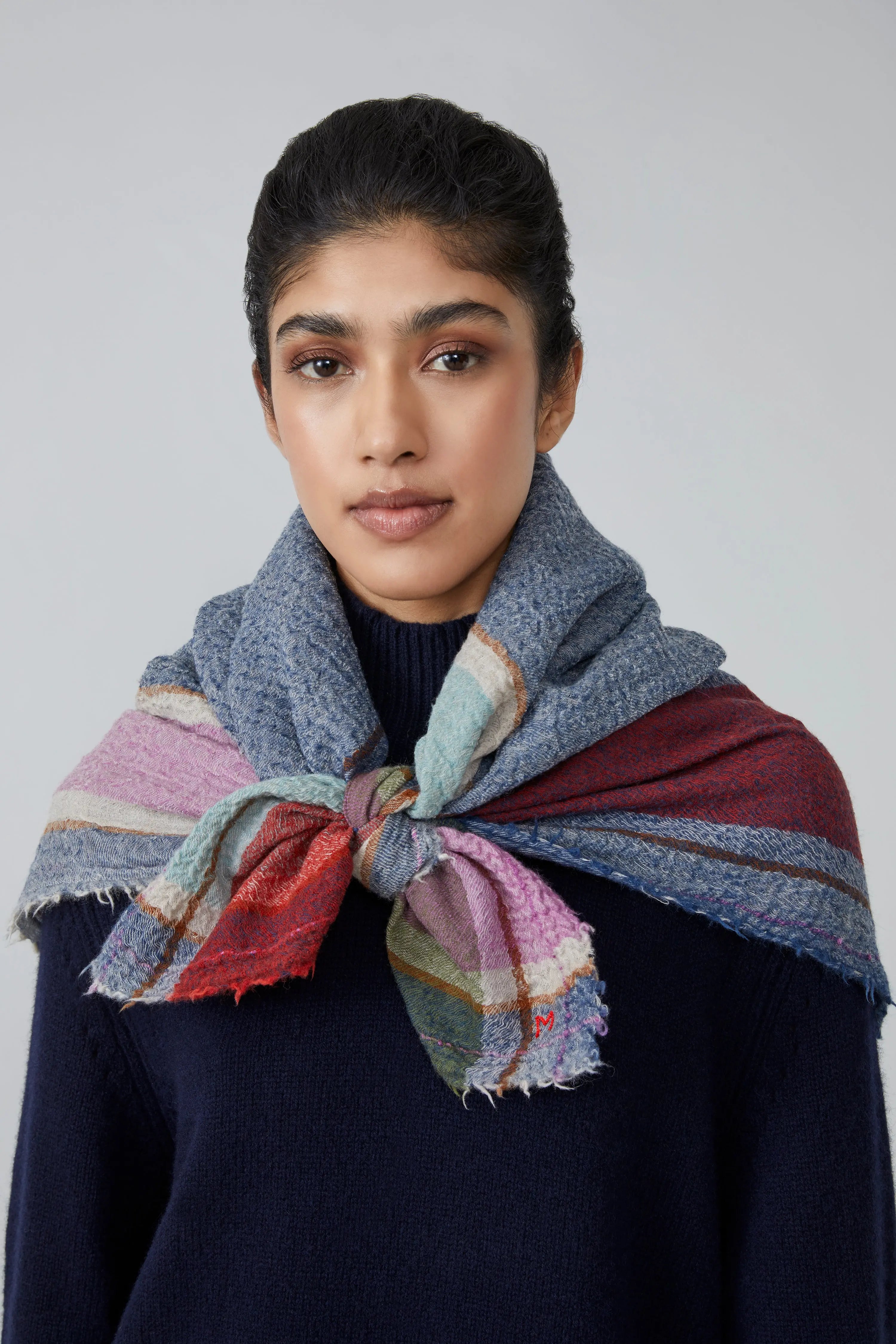 Foulard en Laine et Cachemire Maddy N°687 Indigo