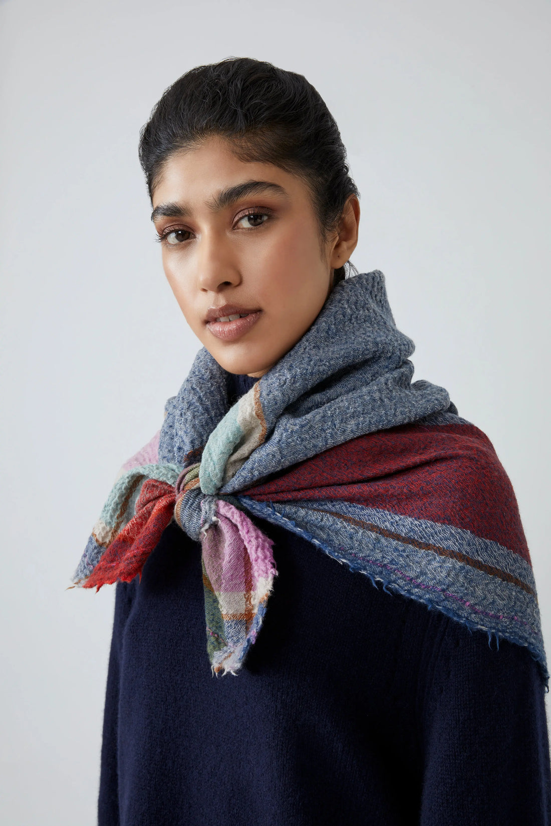 Foulard en Laine et Cachemire Maddy N°687 Indigo