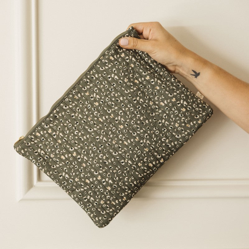 Grande Pochette Léopard Kaki 21 x 29 cm