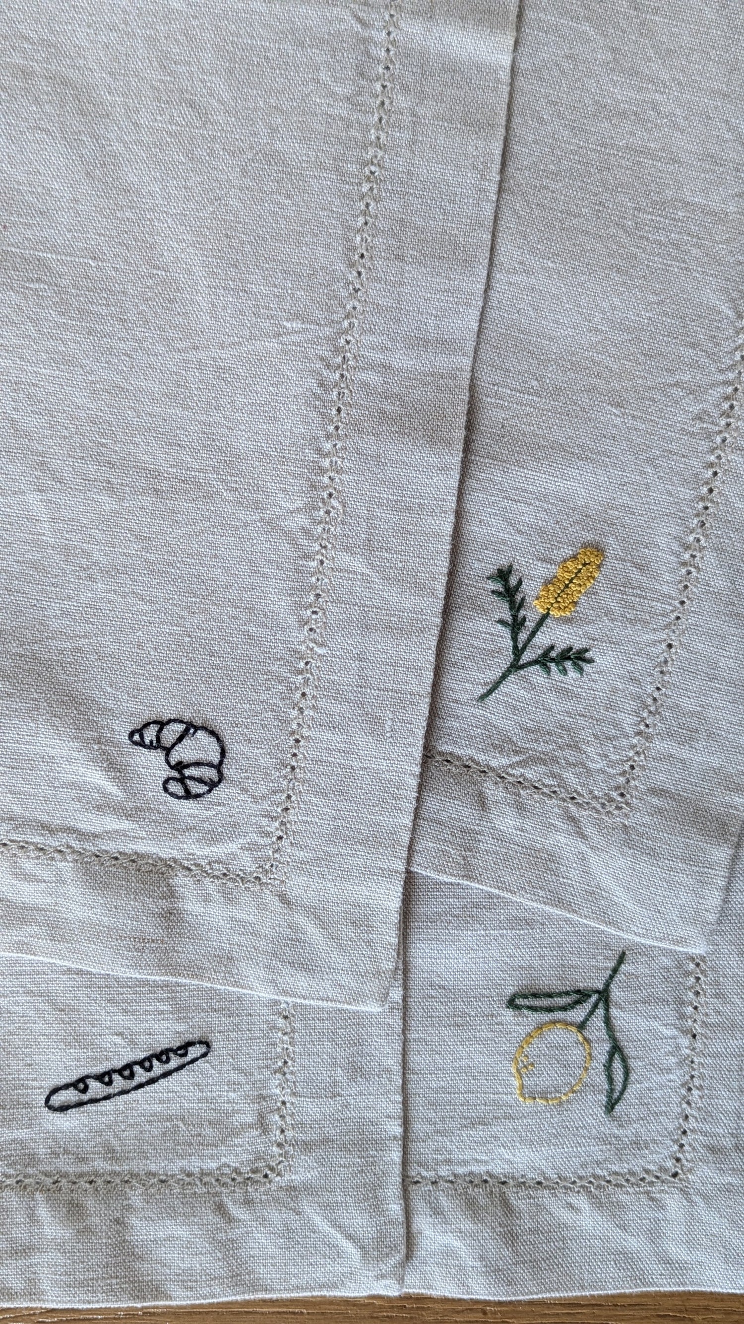 Serviette de Table - Brodée à la Main - Baguette