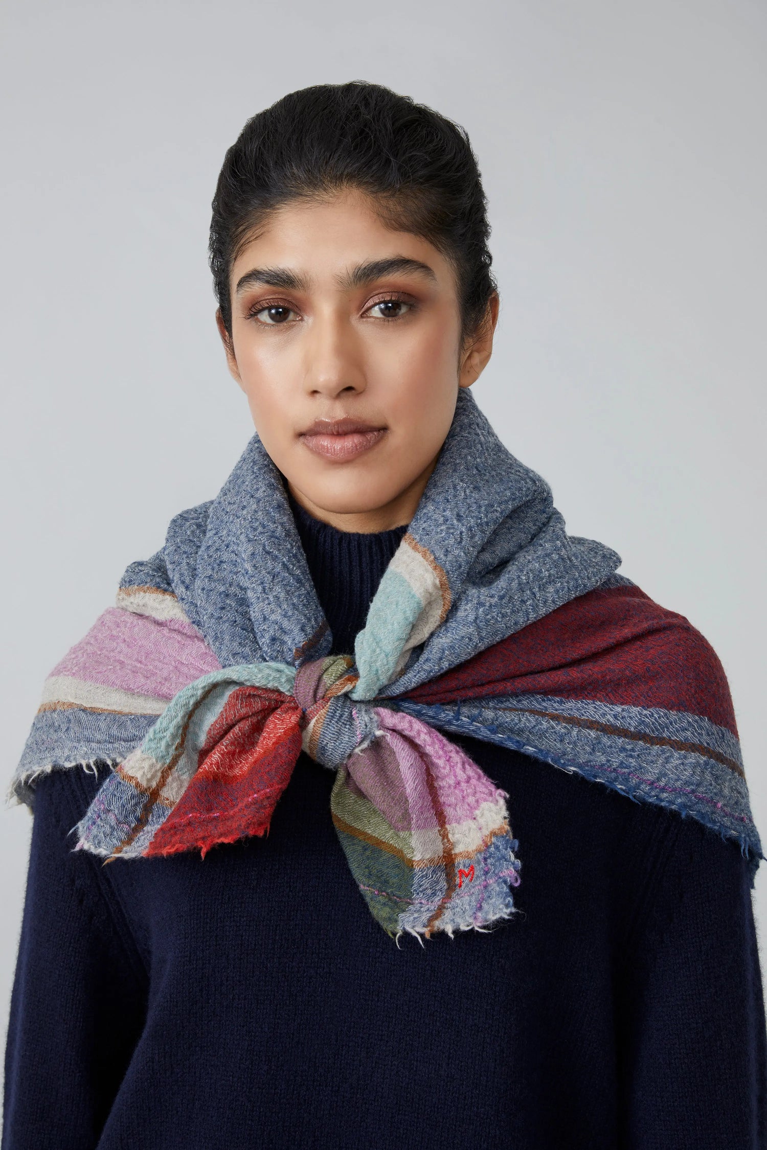 Foulard en Laine et Cachemire Maddy N°687 Indigo