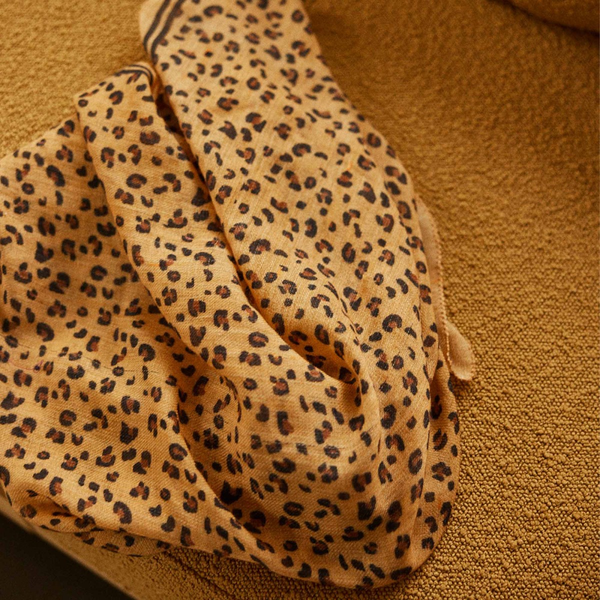 Foulard en Laine Léopard Camel