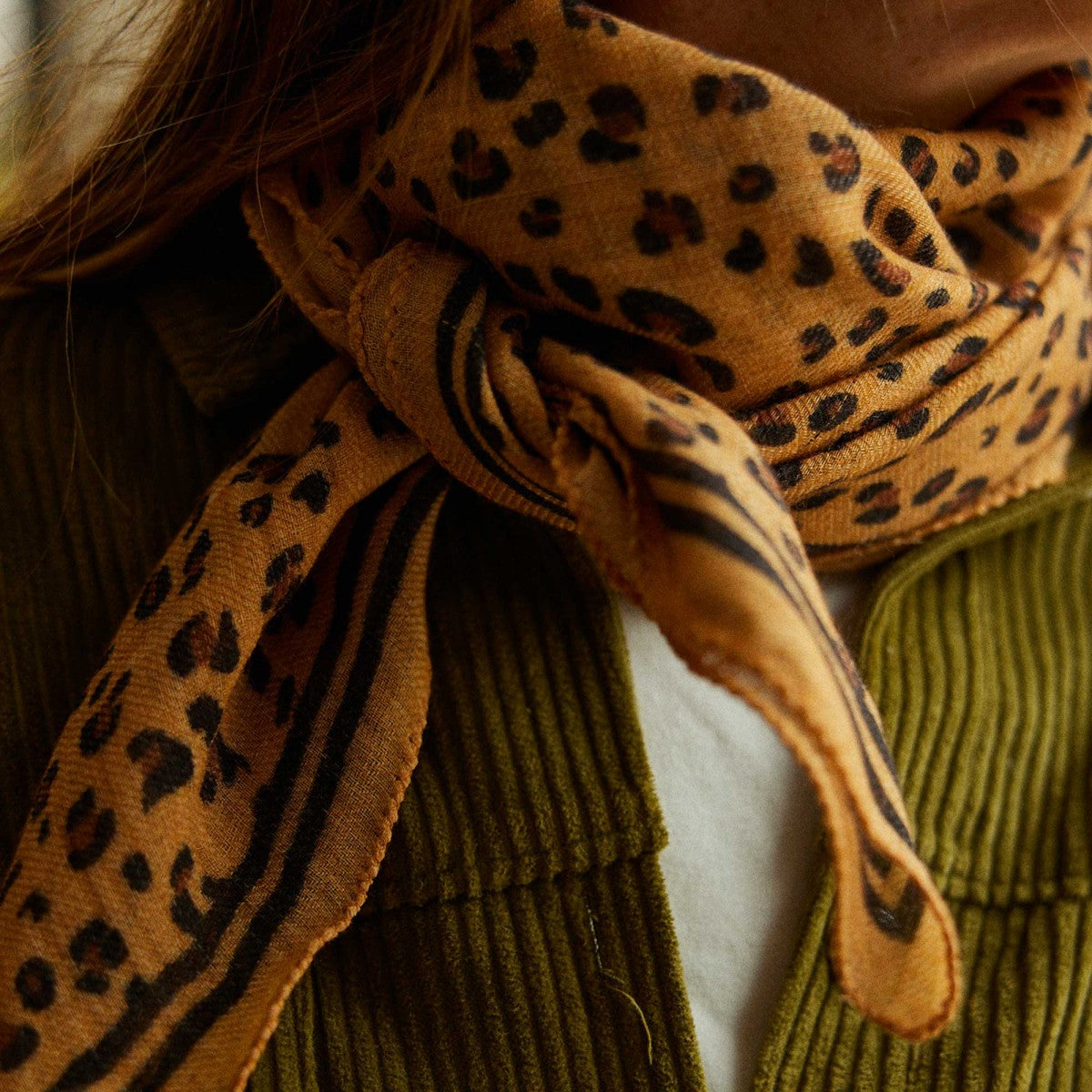 Foulard en Laine Léopard Camel