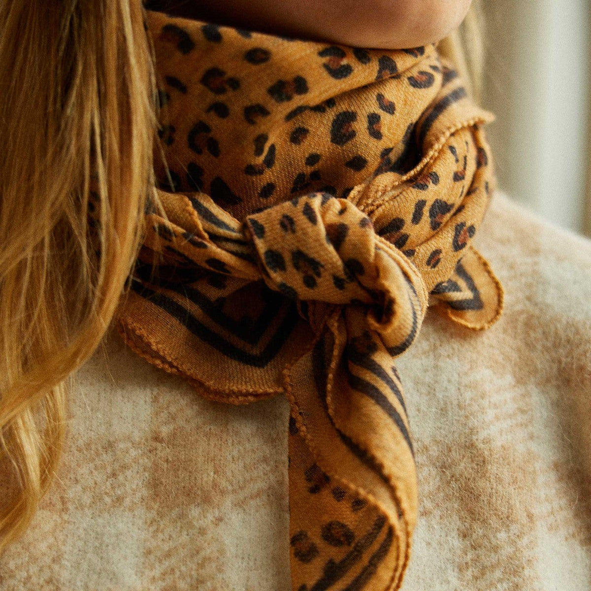 Foulard en Laine Léopard Camel