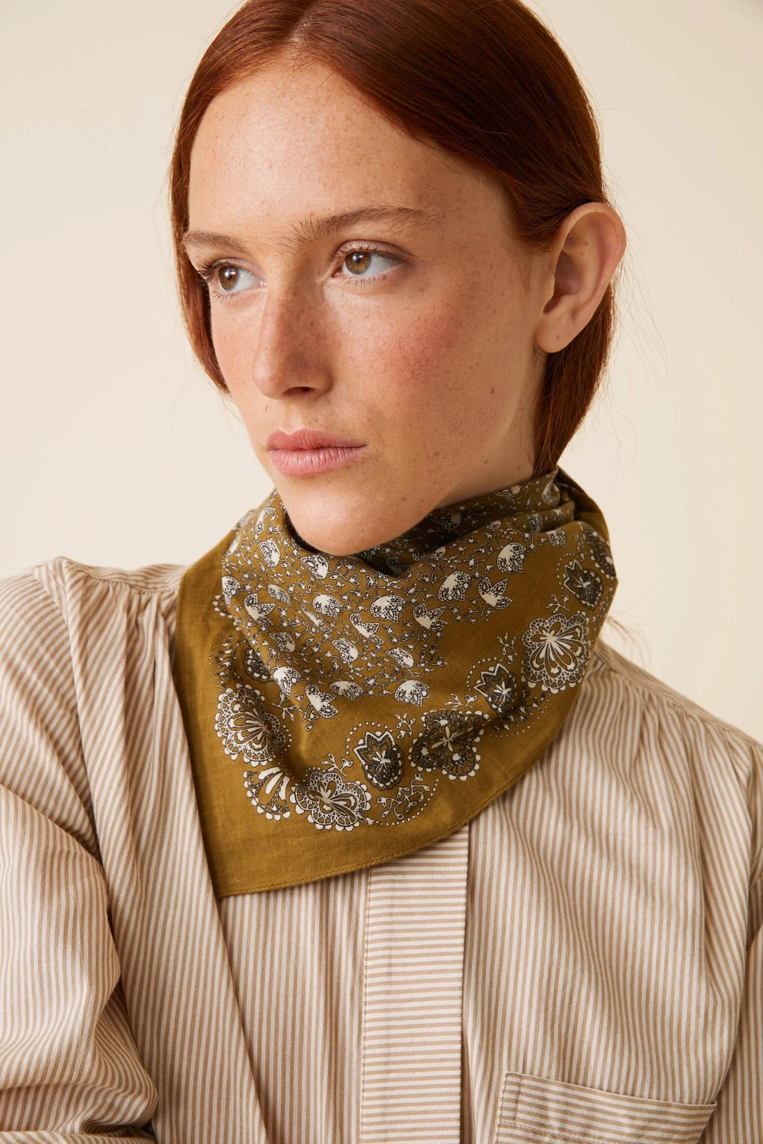 Foulard en Laine N°675 Khaki