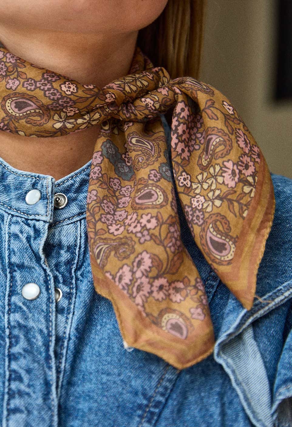 Petit Foulard en Coton Arabesque Ocre