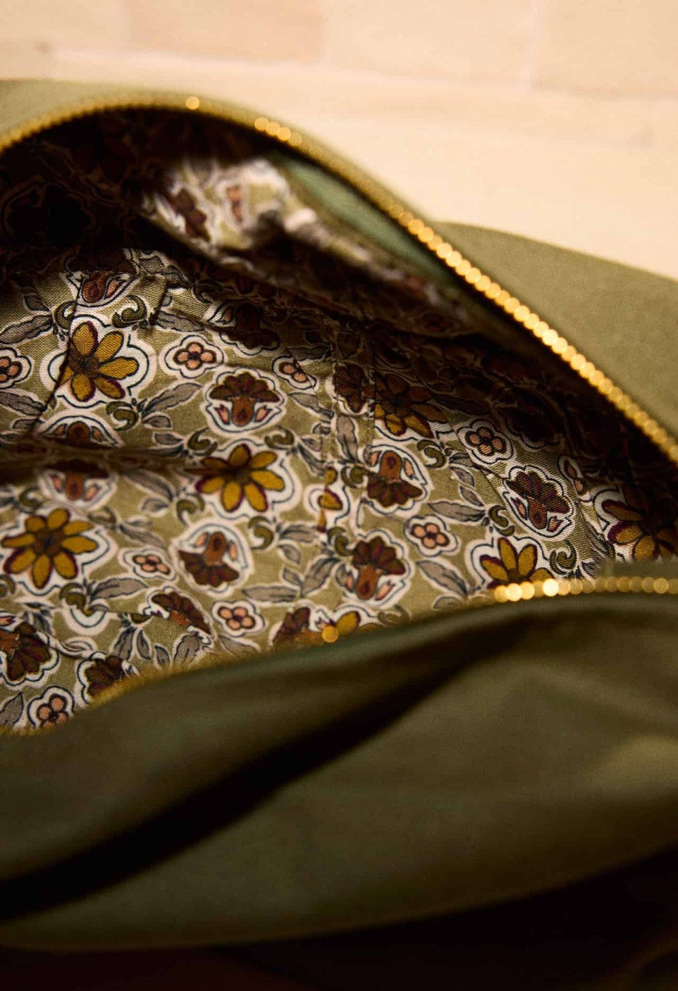 Trousse de Toilette en Coton Kaki Brodé