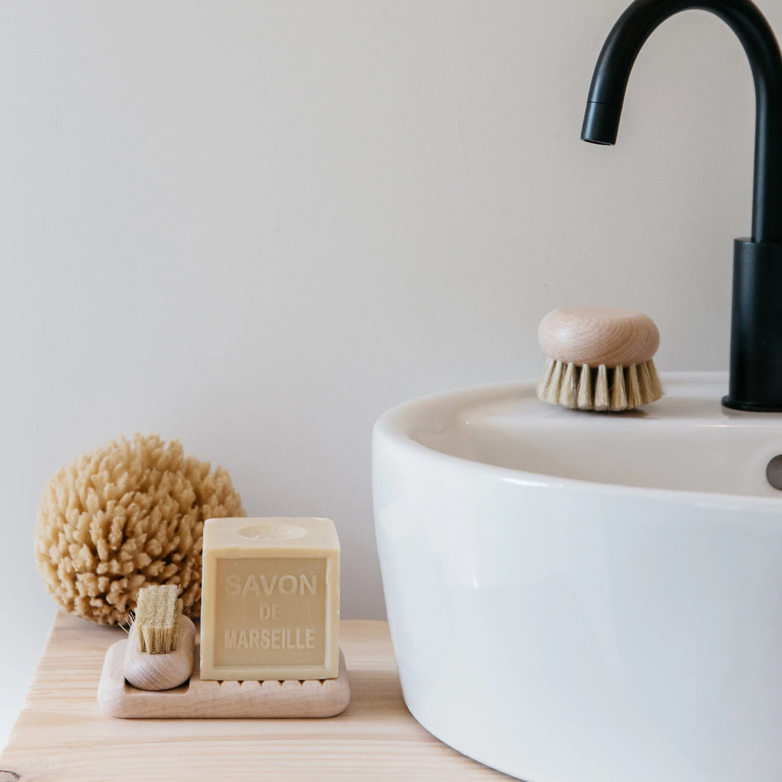 Coffret Savon & Brosse à Ongles Andrée Jardin / Fer à Cheval en Hêtre